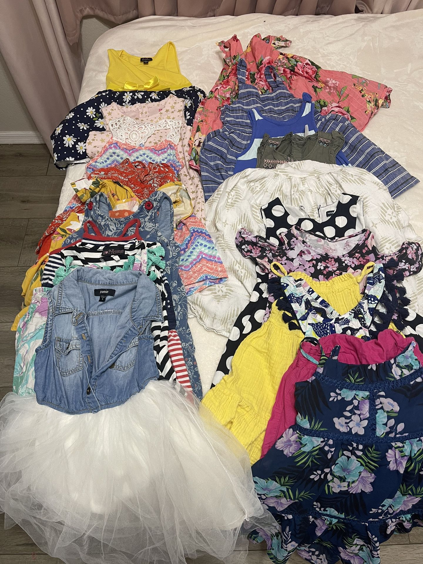 Huge Lot of Summer 4t Girl Clothes