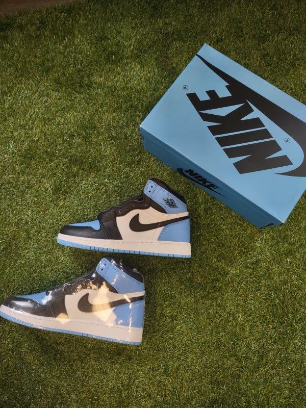 Nike Air Jordan Retro 1 High UNC Toe