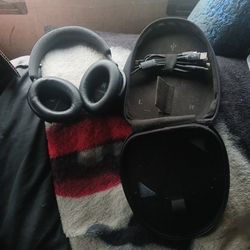 🔥 FIRE 🔥 SALE 🔥 PAIR OF SENNHEISER ACCENTUIM PLUS HEADPHONES WITH CORDS AND CASE $55 BUCKS