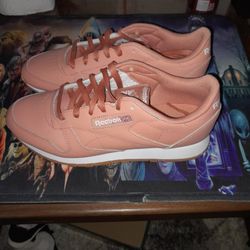Woman's Reebok Shoes Canyon Coral Size 10.5