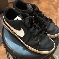 Used Nike Men’s Shoes Size 9