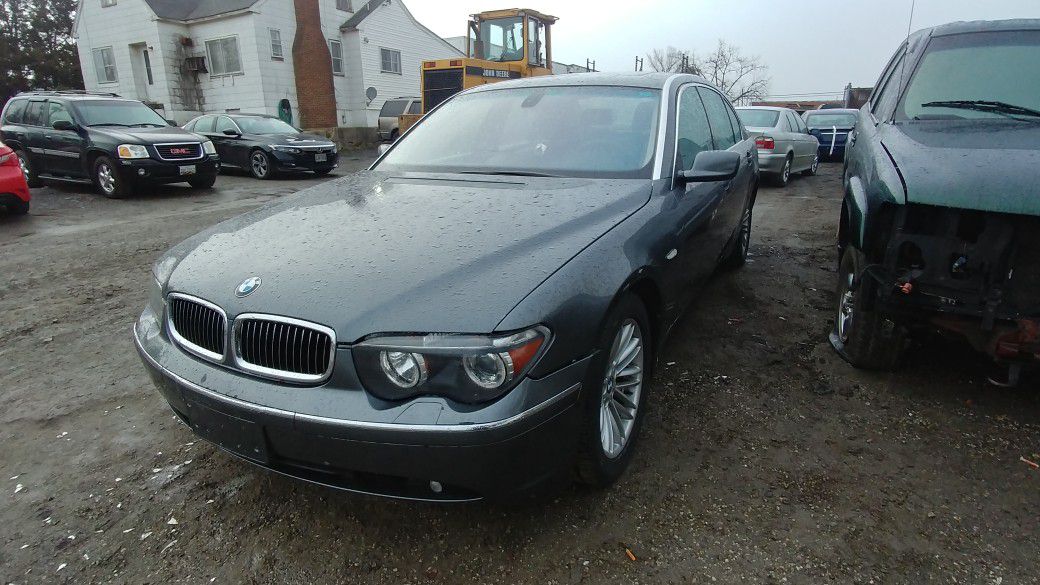 2004 BMW 745Li #S53572 Parts only. U pull it yard cash only.