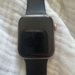 Apple Watch Series 6 (GPS, 44mm) - Gold Aluminum Case 