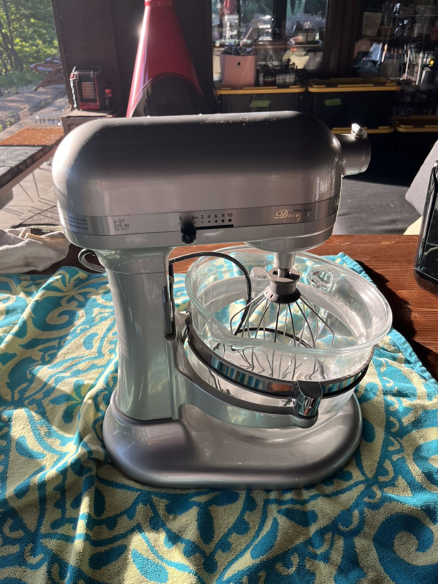 **KitchenAid Pro 600 Design Series 6-Quart Bowl-Lift Stand Mixer**is