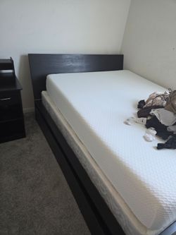 Queen bed frame with 2 sliding draws underneath