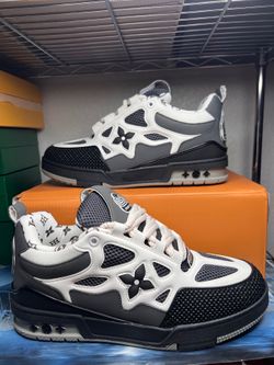 Lv Stake Black and white
