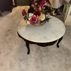 Antique-Style Round Accent Table – Carved Wood Victorian Look