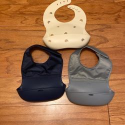 Oxo And Mushie Baby Bibs 