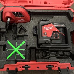 Milwaukee M12 12-Volt Lithium-Ion Cordless Green 250 ft. 3-Plane Laser Level Kit with One 4.0 Ah Battery, Charger and Case