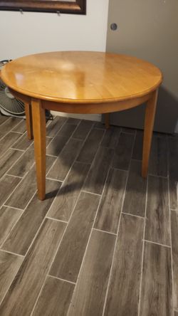 Round wood table w 4 Chairs