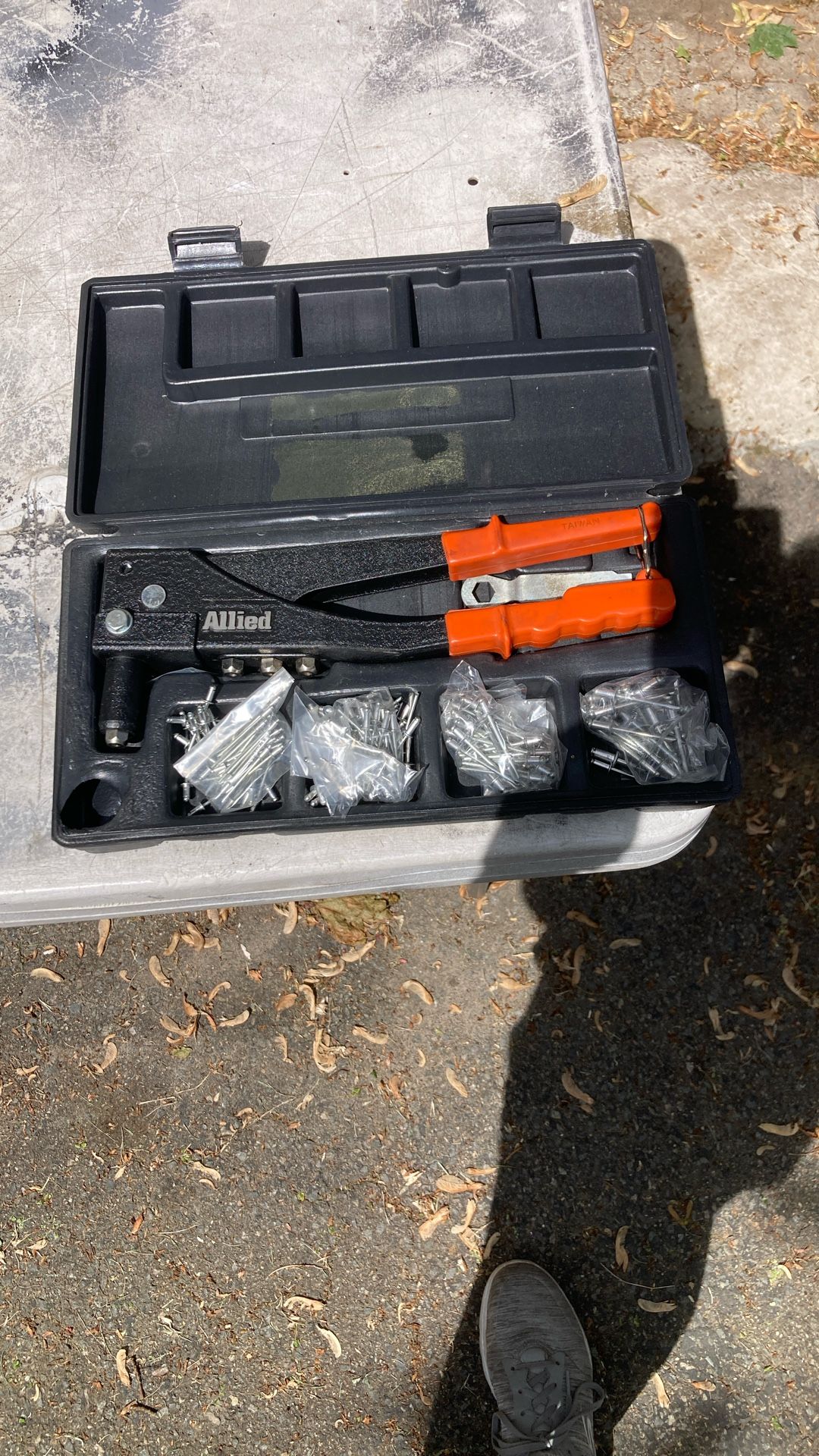 Rivet gun