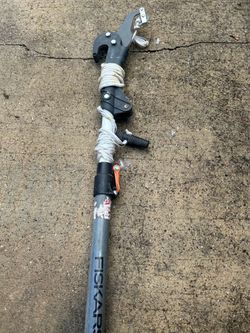 Fiskars tree pruner (pole pruner).