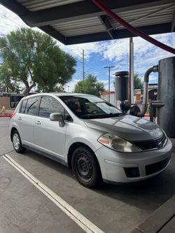 Nissan versa 2010
