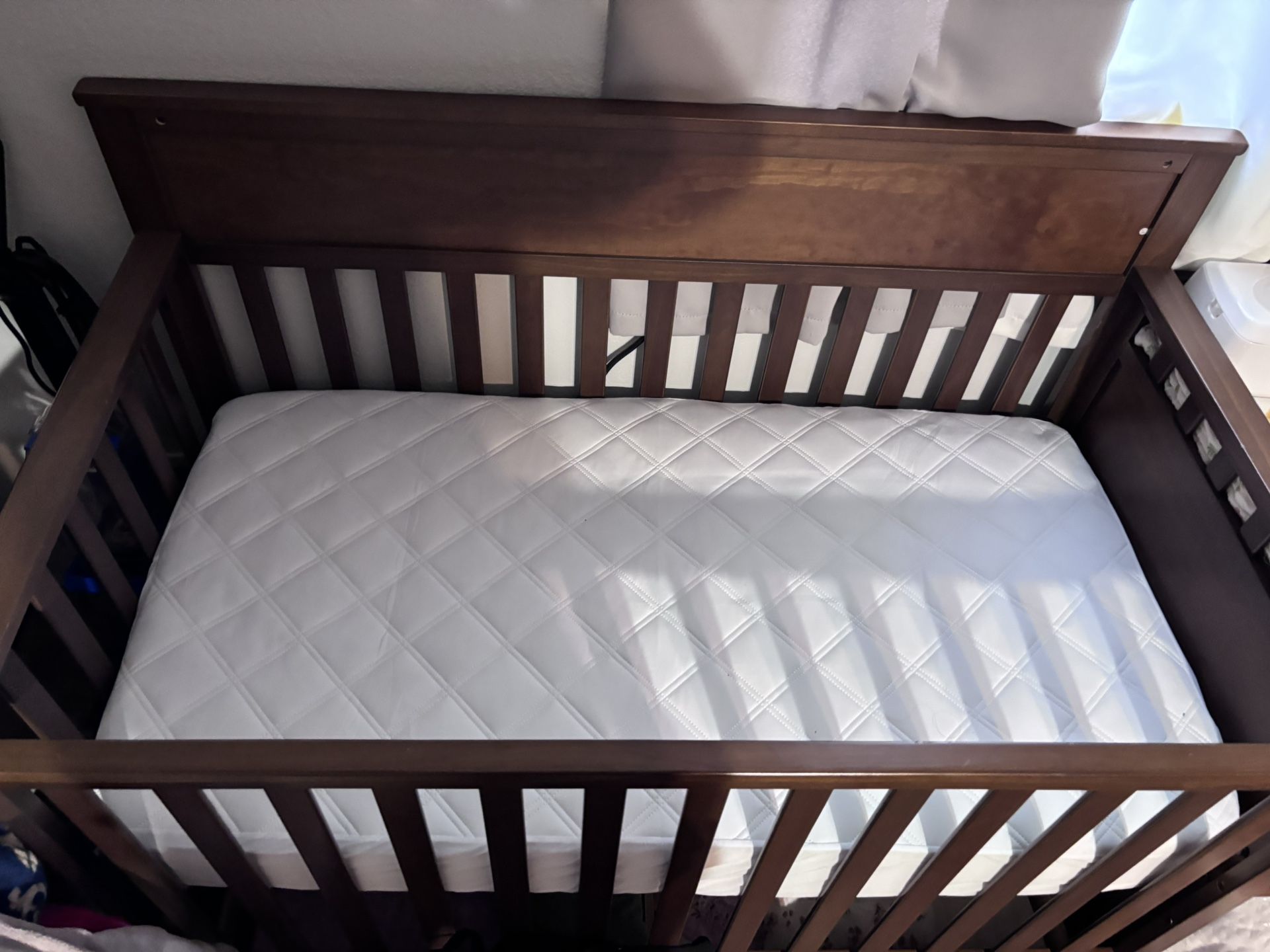 graco shilo 5-1 convertible crib w changing table and mattress