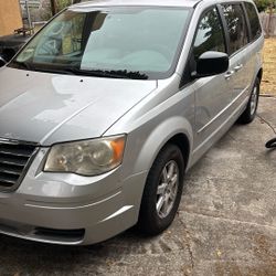 2010 Chrysler Town & Country