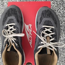 altra men's size 10 running shoes