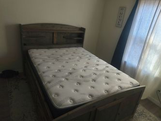 Queen storage bed set