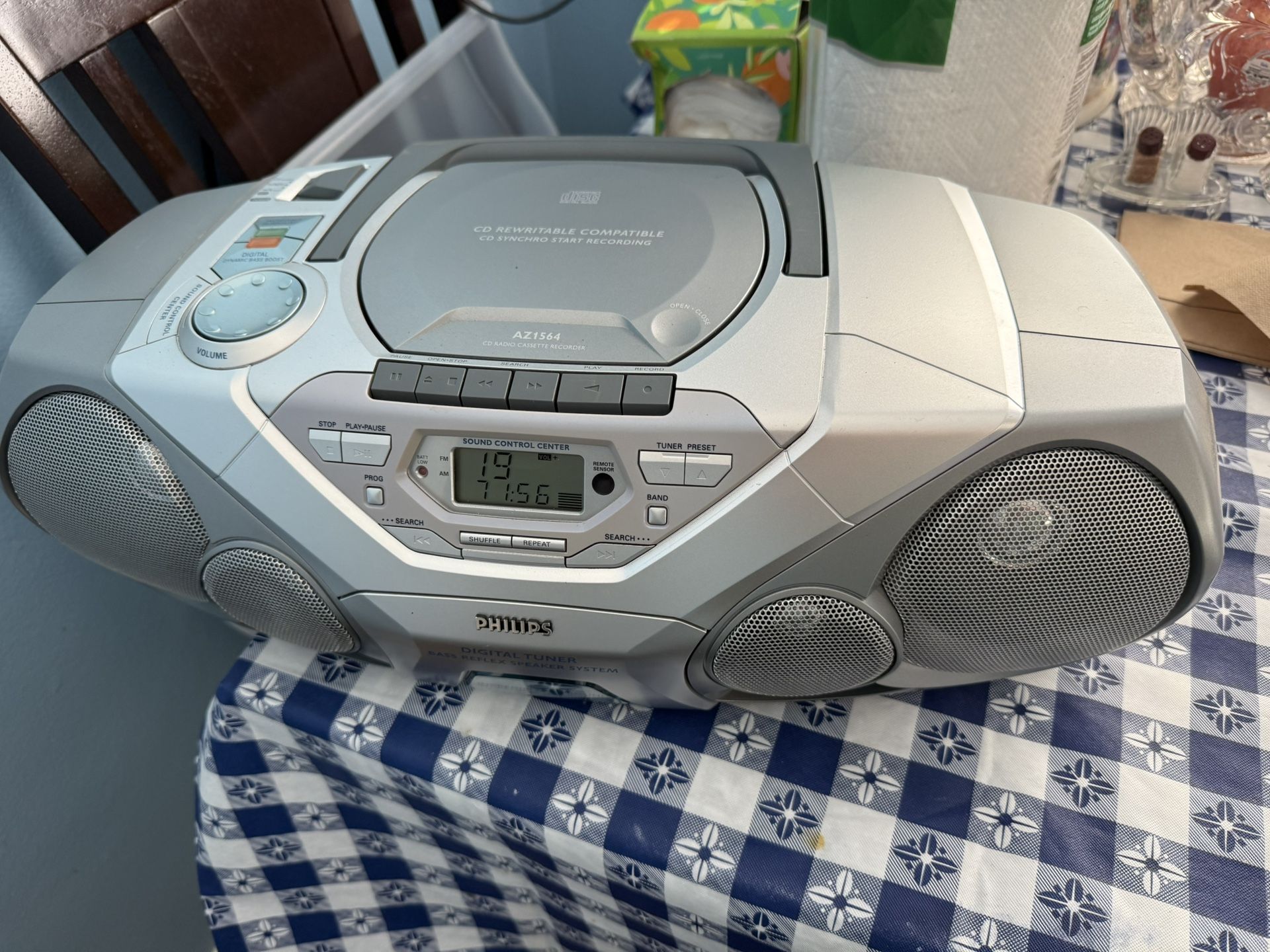 Phillips Radio CD Player AZ1564 Y2K Boombox Portable  Cassette  Works 