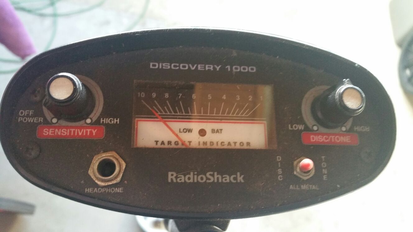 METAL DETECTOR FROM RADIO SHACK DISCOVERY 1000 IN BOX