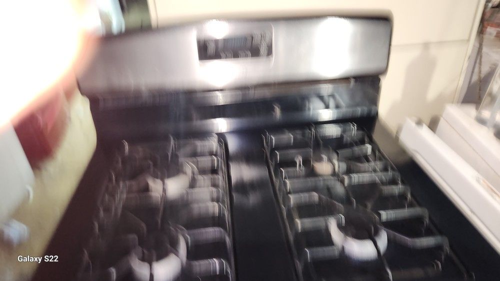 Amana Stove By Whirlpool Stainless Steel Semi New Works Good