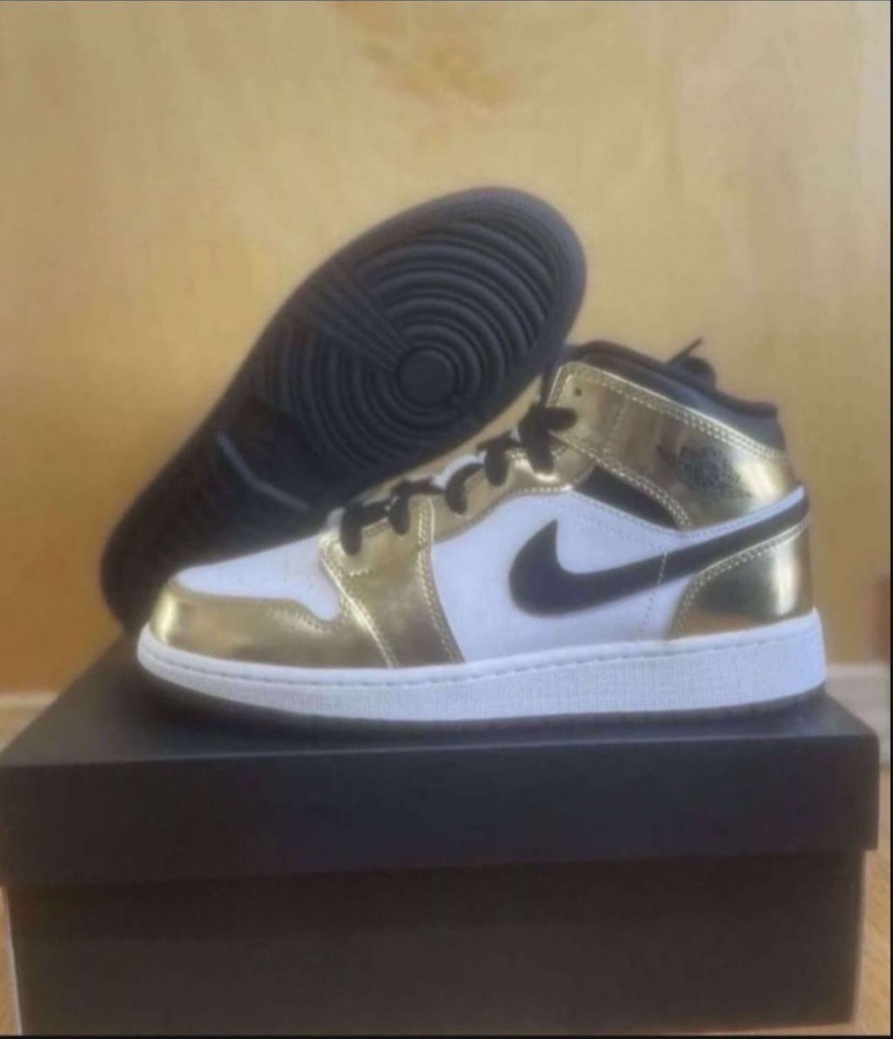 Nike Air Jordan 1 Mid SE GS Metallic Gold Size 6Y/7.5W Brand New