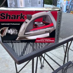 Shark Lightweight Profesional Iron 