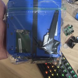 BROKEN 2DS THAT CAN BE REPAIRED EASY