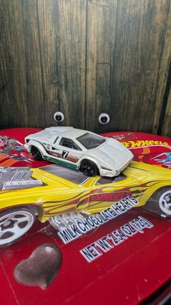Hot Wheels Lamborghini Countach #7 White 1997 Diecast 1:64 Loose Used