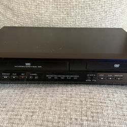 Panasonic AG-VP320 DVD/VHS Combo 4 Head Hi-Fi Stereo VCR