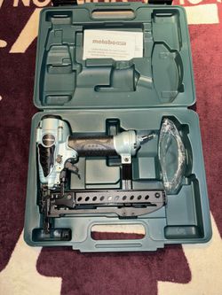 Metabo-HPT N3804AB3 L-Series Narrow Crown Stapler With Case