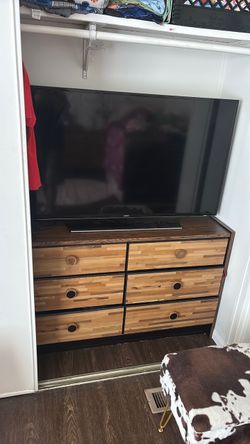 Dressers and working smart tv 40 bucks