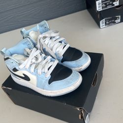 Jordan 1 MID