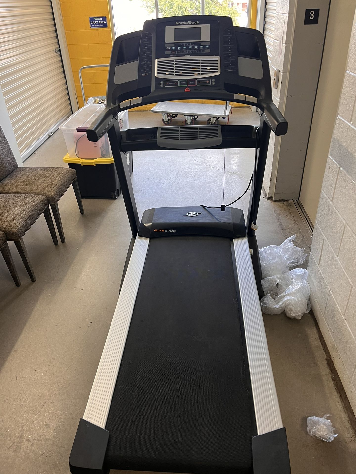 NordicTrack Elite 5700 Treadmill for Sale in San Antonio, TX OfferUp