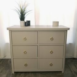 Gorgeous Modern 6-Drawer Dresser