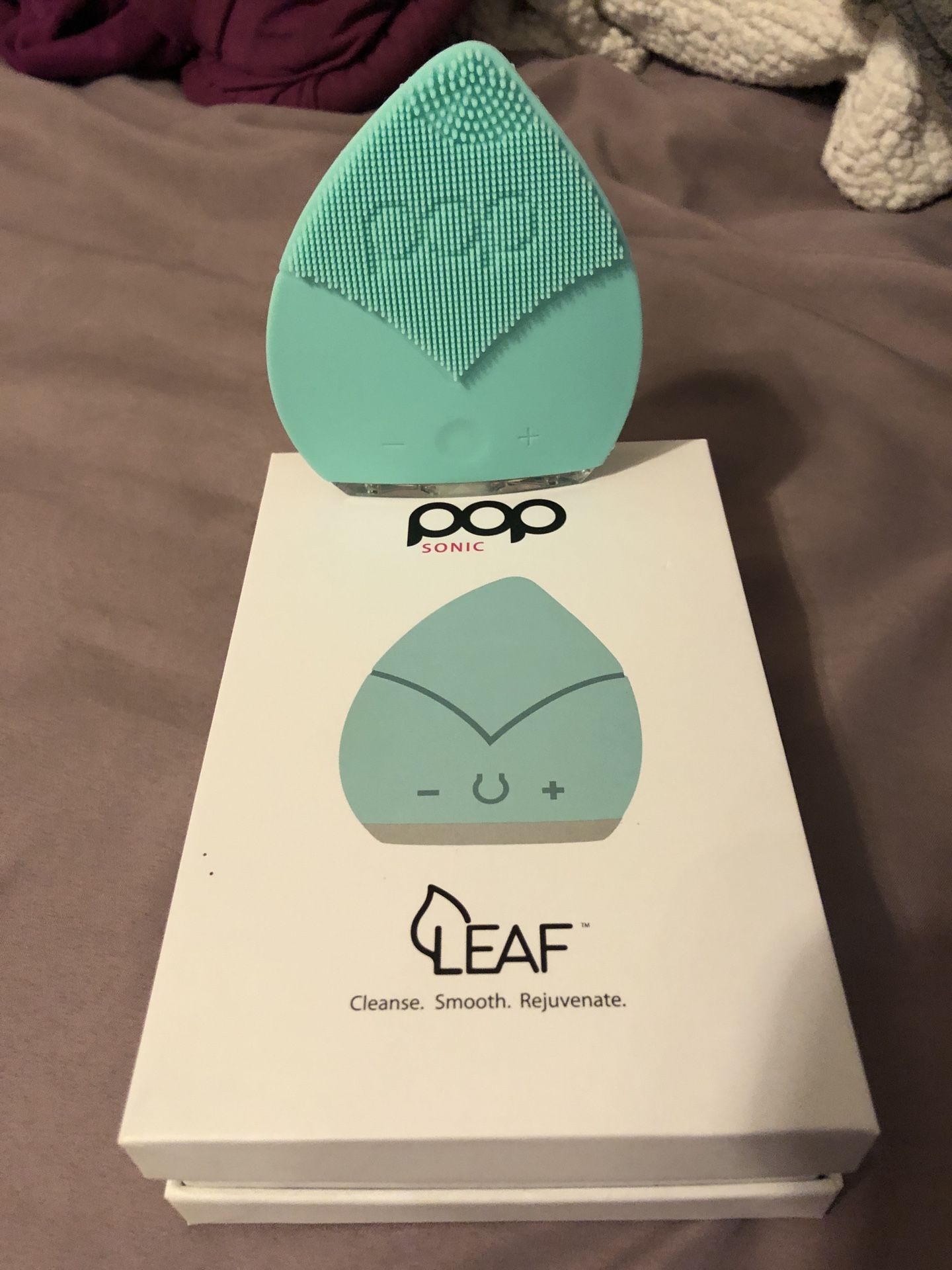 Pop Sonic Leaf facial cleanser