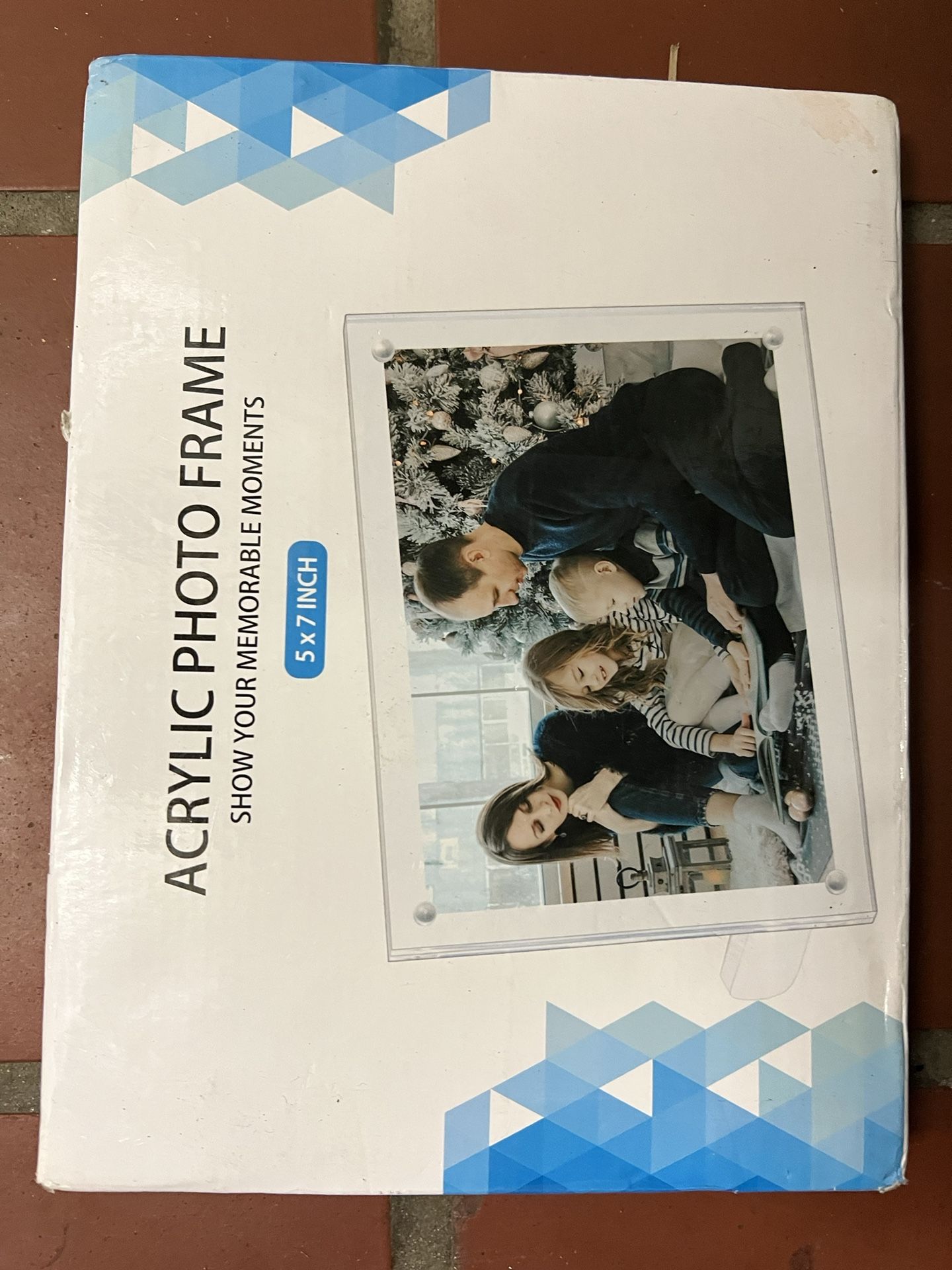 NEW 5x7 Clear Acrylic Photo Frame - Modern Design