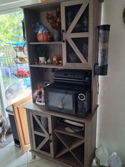 Kitchen cabinet