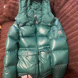 BLACK FRIDAY SALE Moncler Masaya Giubbotto Leaf Green Size 4
