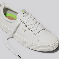 NWT Cariuma White Canvas Sneakers