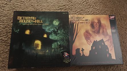 Betrayal at house on the hill 2nd edition + Widow's Walk expansion (out of print)
