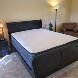 NEW QUEEN-SIZE MATTRESS AND BOX SPRING - 2PC