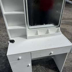 Make Up Vanity Desk 