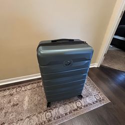 Delsey Paris Luggage (Selling Asap)