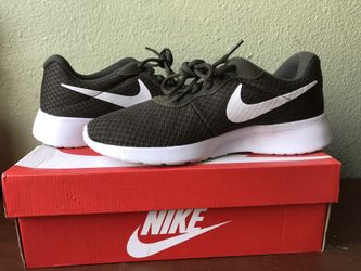 Nike Tanjun