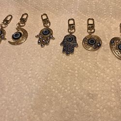 llaveros. 6 Cada. Uno 