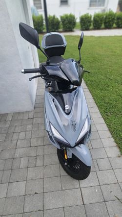 Italica Spektra 50cc 2024 - 50cc Scooter - Like New - No Motorcycle License Needed - Miami