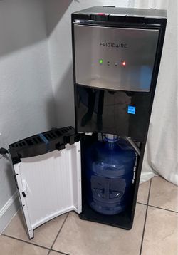 Frigidaire 5-gallon bottom loading hot cold water dispenser