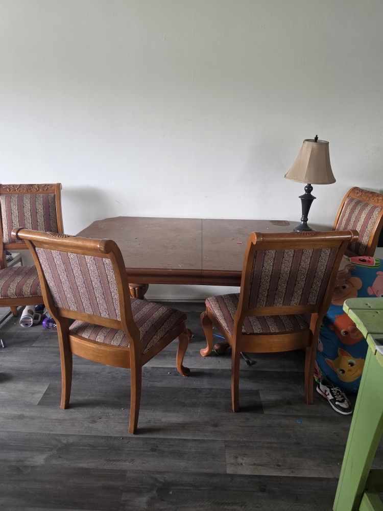 ThomasVille Martinique Dining Table With 4 Chairs