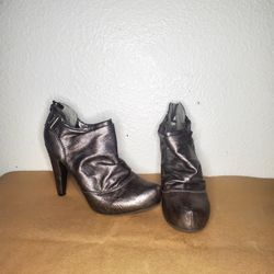 Guess Women’s Silver Ankle Heels Size 8