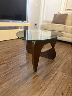 Modern Glass Coffee Table – Excellent Condition